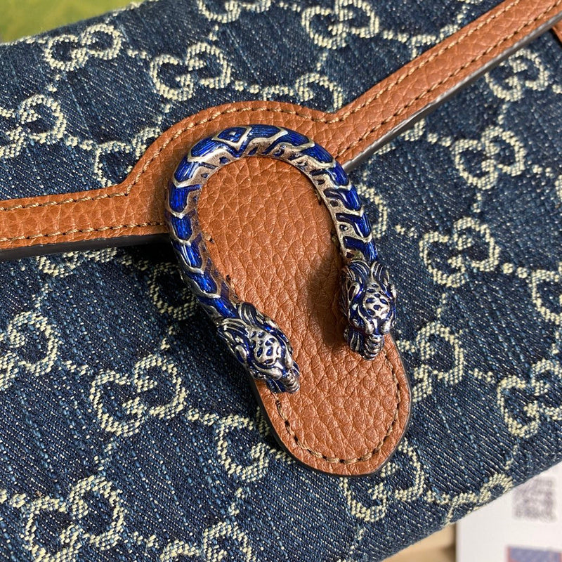 Handle and strap detail of sleek refined women's handbag – women's luxury accessory