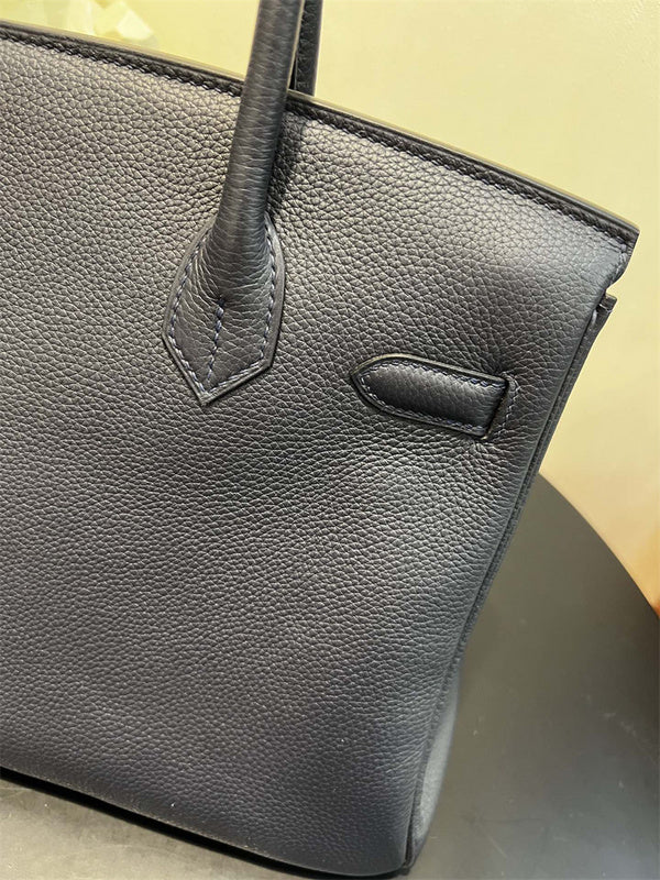  Graceful carryall bag carried on shoulder 10