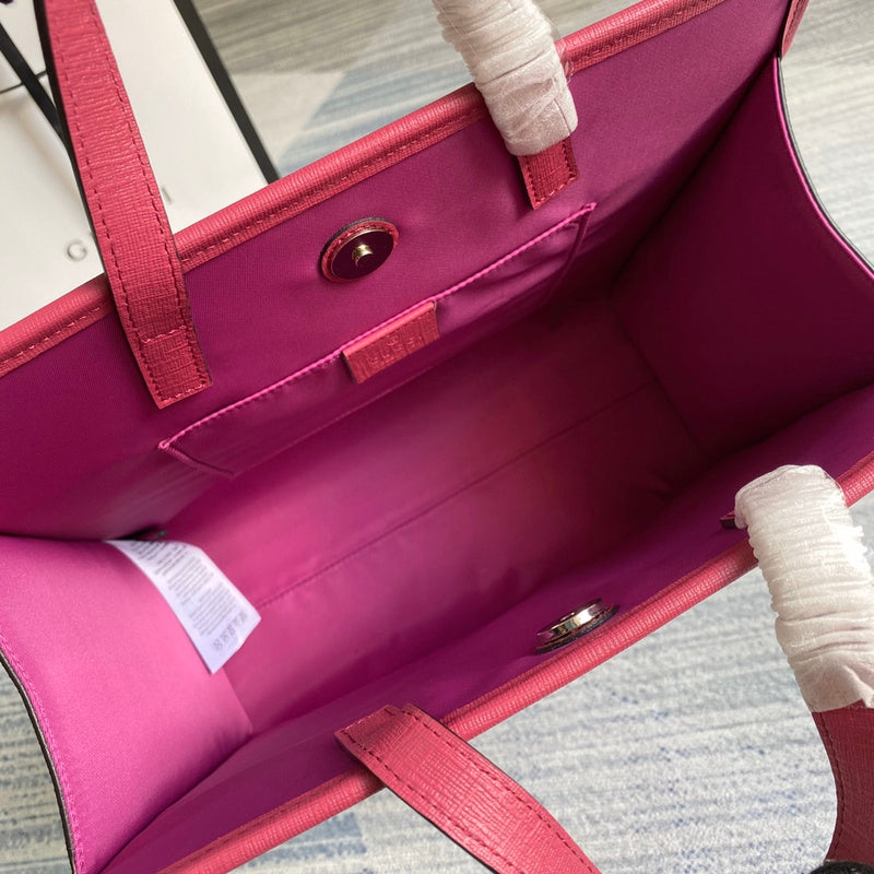 Side profile of everyday-luxe modern women's handbag – women's premium purse