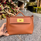  tote bag interior and compartment view 9