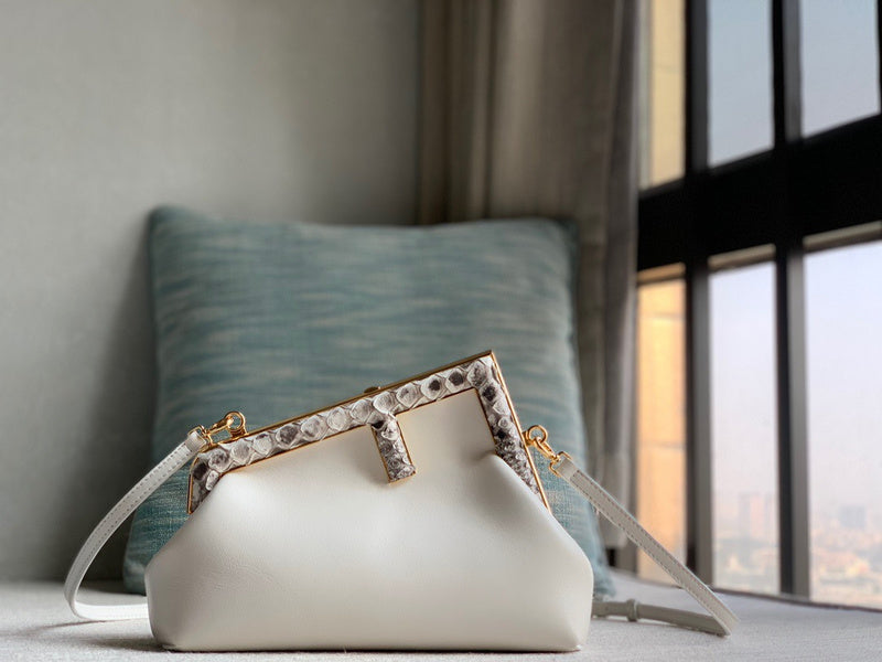 Ziva's Charm handbag – product shot (26cm*9.5cm*18cm)
