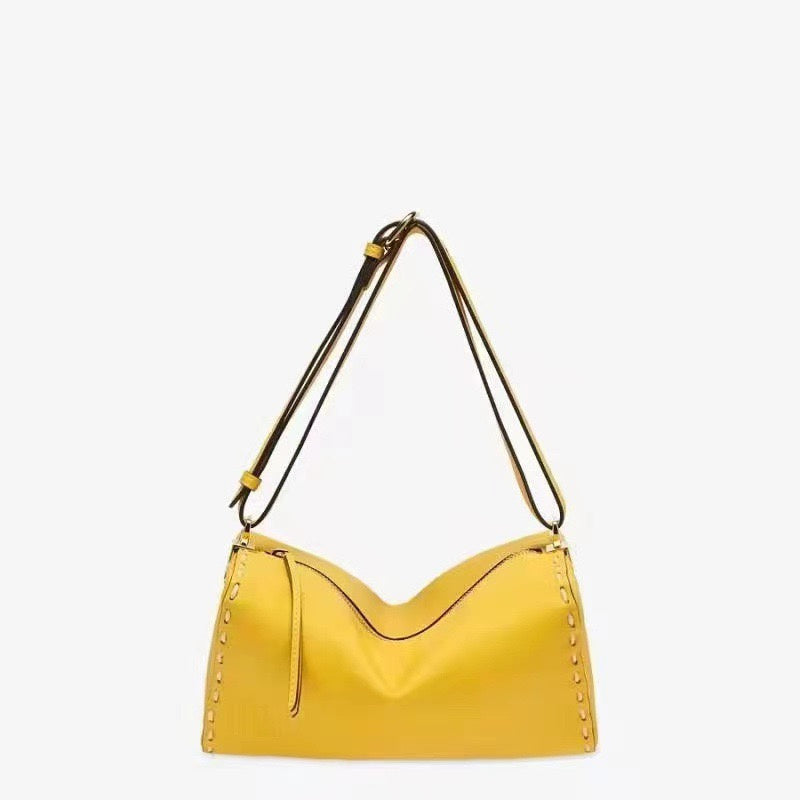 Ziva's Charm handbag – close-up view (23cm*14cm*13cm)