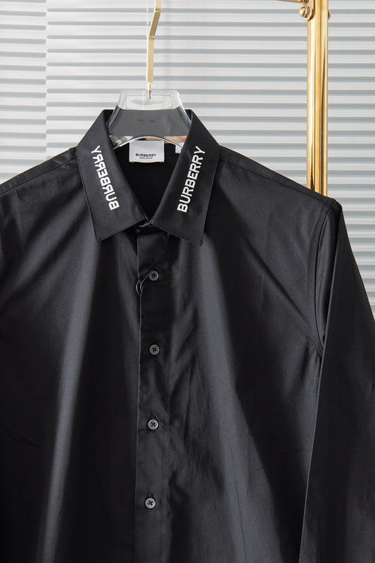 Texture and finish detail of Burberry luxury piece style No.042