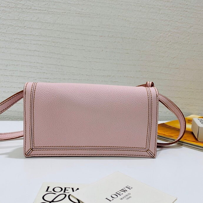 Ziva's Charm handbag – detail view (20cm*10cm*4cm)