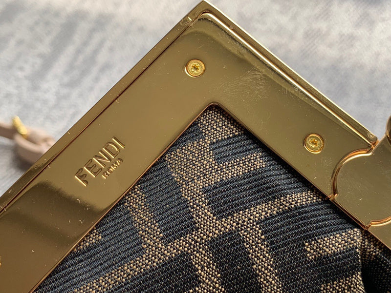 Ziva's Charm handbag – product shot (26cm*18cm*10cm)