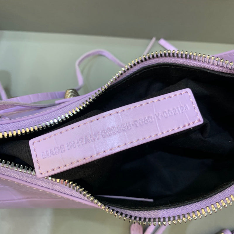Structured Premium PU Leather Handbag - Polished Finish | Women's Premium Handbag #377 - texture close-up (image 9) of designer-inspired handbag