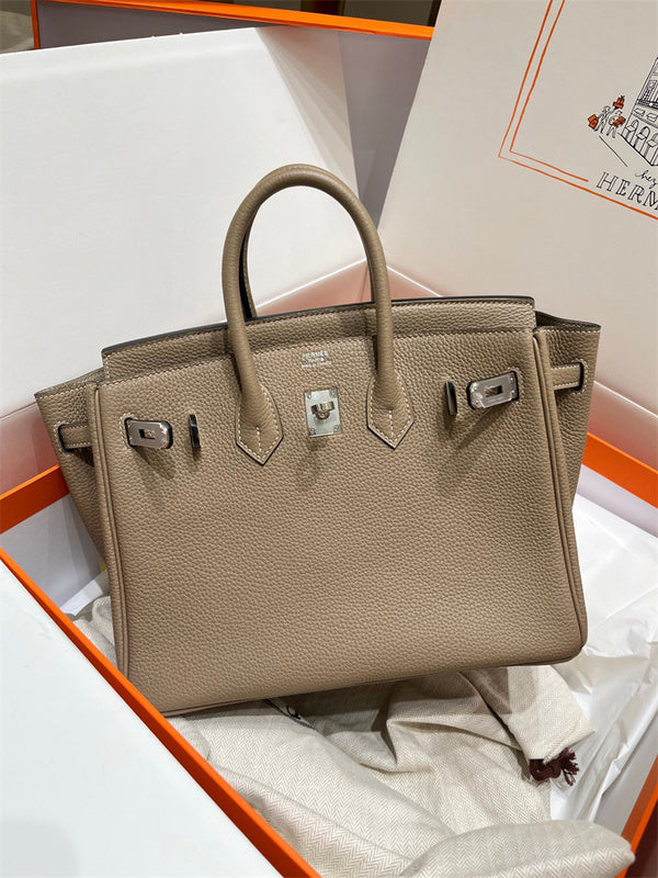  Polished shoulder bag carried on shoulder 16