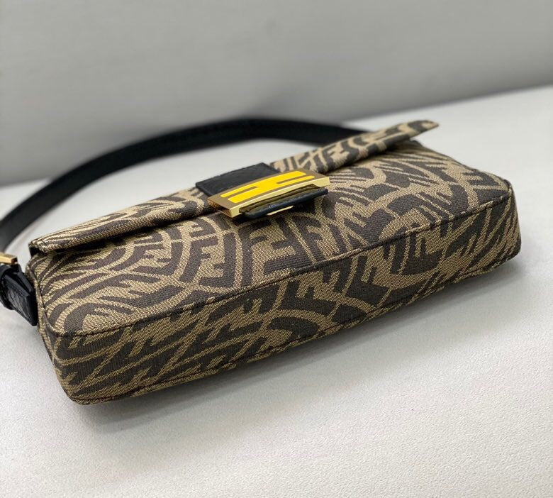 Ziva's Charm handbag – product shot (27cm*4cm*13cm)