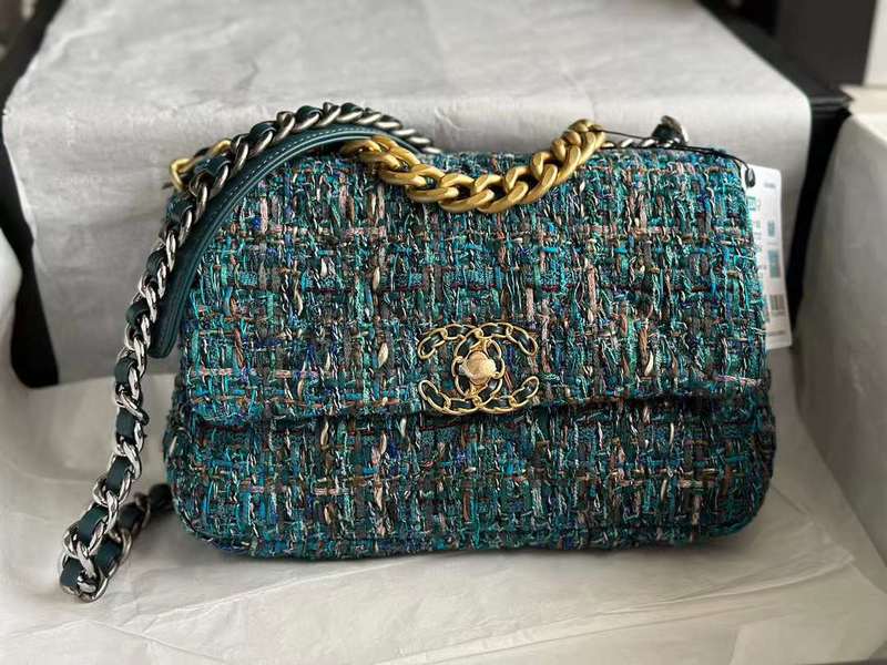 Zivas Charm Refined Structure Everyday Handbag (Structured Everyday Essential) – Detail View