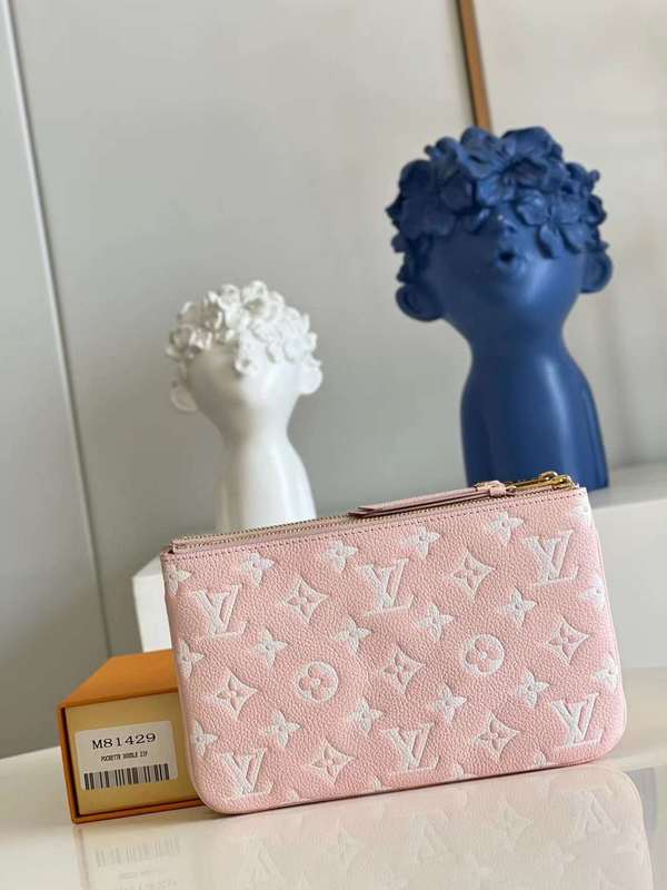 Close-up detail of structured chic women's handbag – women's premium purse
