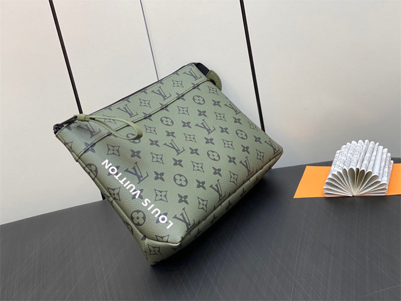  Contemporary everyday bag front view 7