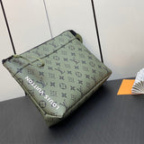  Contemporary everyday bag front view 7