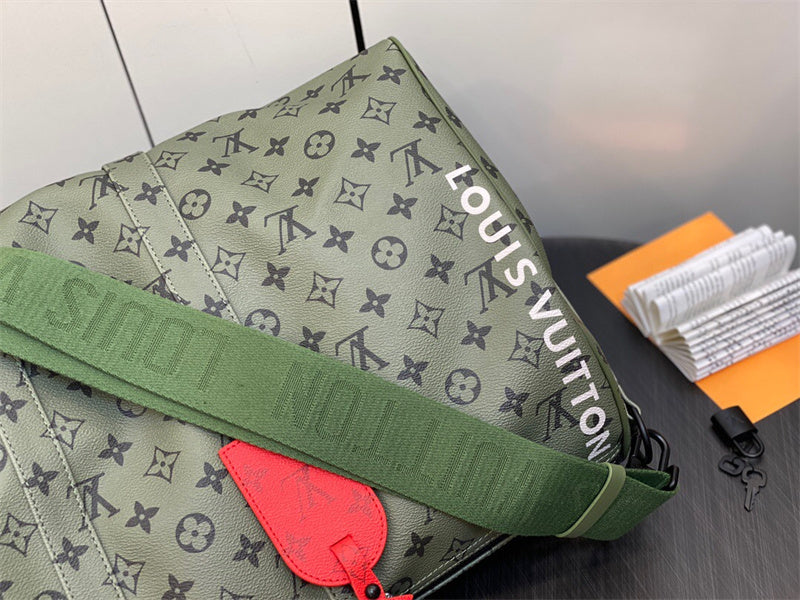  Minimalist crossbody bag carried on shoulder 10