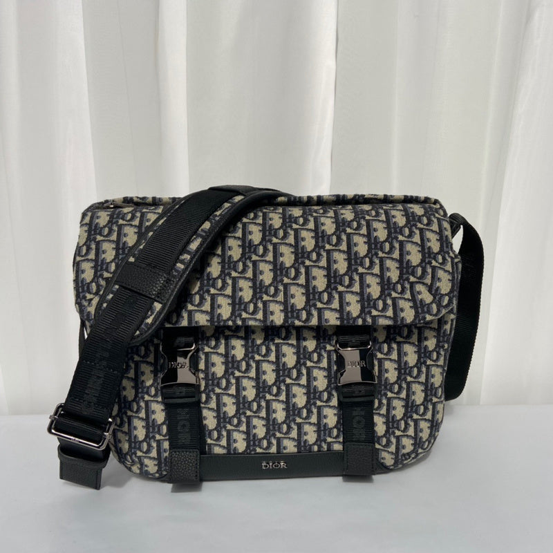Close-up detail of structured sleek women's handbag – women's statement bag