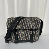 Close-up detail of structured sleek women's handbag – women's statement bag