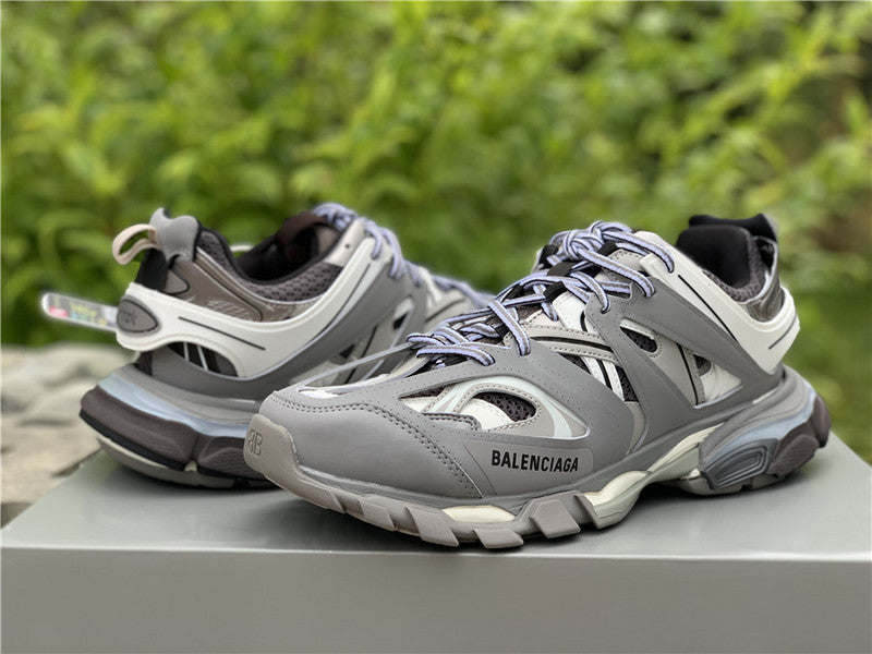 Nike Men's & Women's Luxury Low-Top Trainers — Style 081 angle view