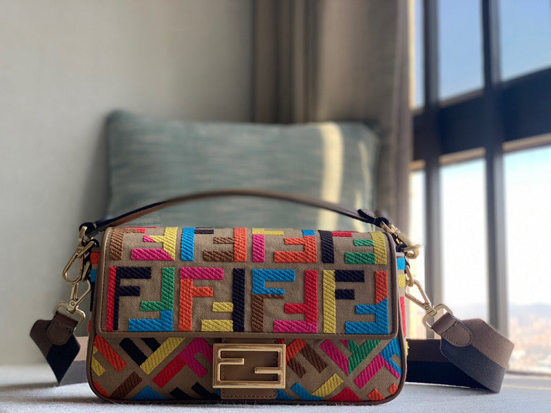 Ziva's Charm handbag – side angle view (19cm*10cm*4cm)