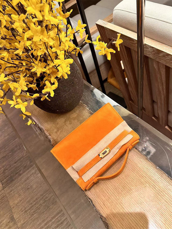  Streamlined structured bag front view 7