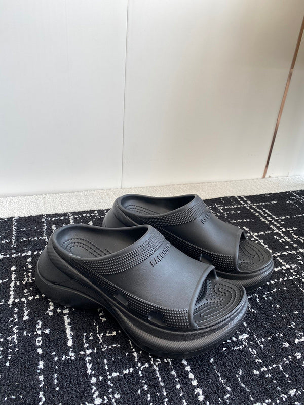 Zivas Charm Modern Minimalist Look Designer Sandals (All-Day Wearable Design) – Detail View