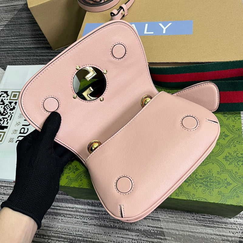 Side profile of signature modern women's handbag – women's luxury accessory