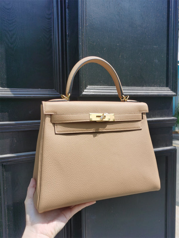  structured bag interior and compartment view 9