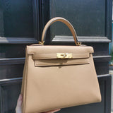  structured bag interior and compartment view 9