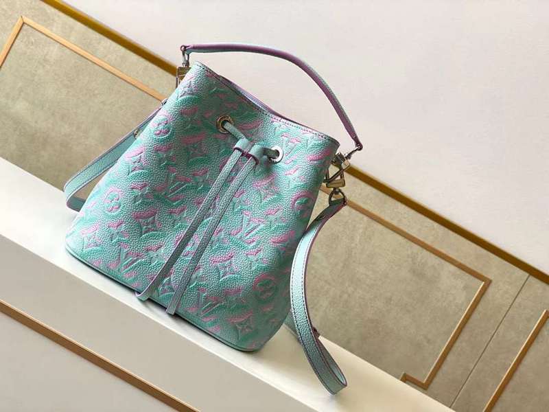 Side profile of statement chic women's handbag – women's designer-style accessory
