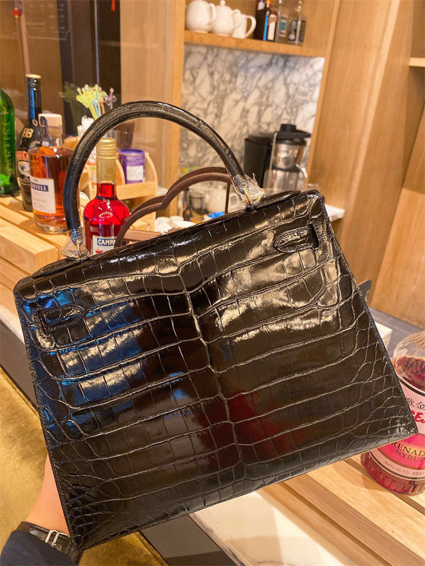  everyday top-handle bag detail view showing craftsmanship