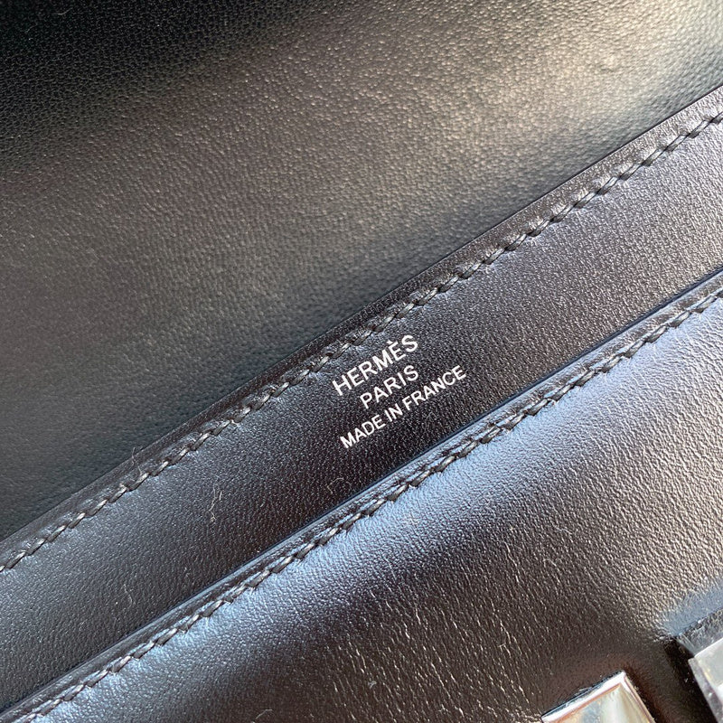 Sophisticated handbag styled for everyday wear