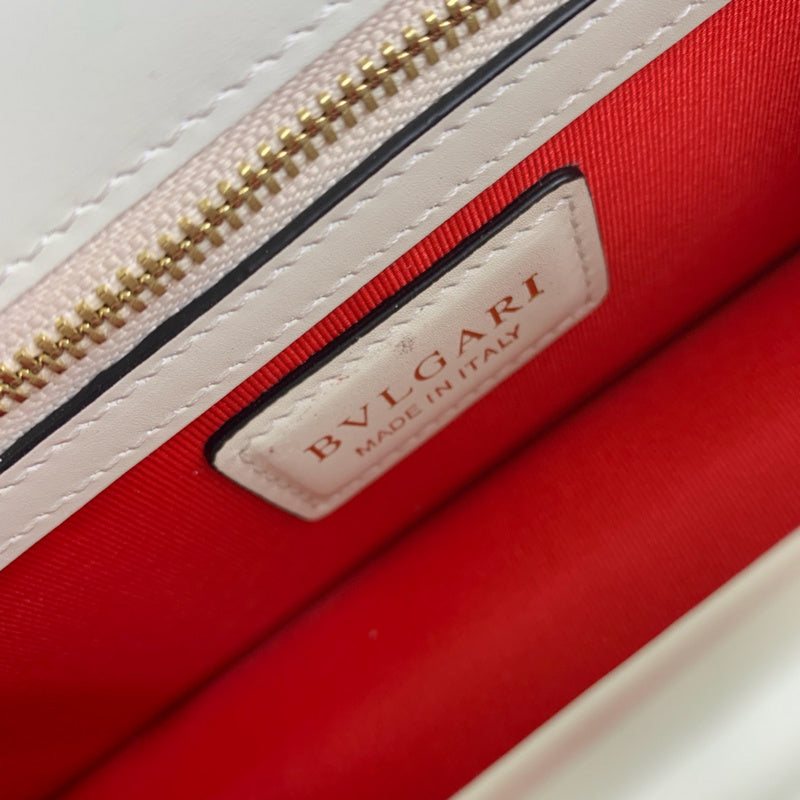 Classic Premium PU Leather Handbag - Everyday Elegance | Women's Everyday Carry Handbag #1672 - close-up detail shot (image 3) of designer-inspired handbag