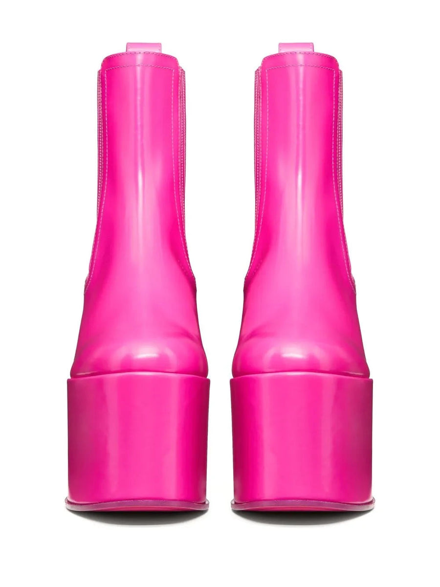 8.06E+12 premium women/shoes/sneakers detail and craftsmanship close-up