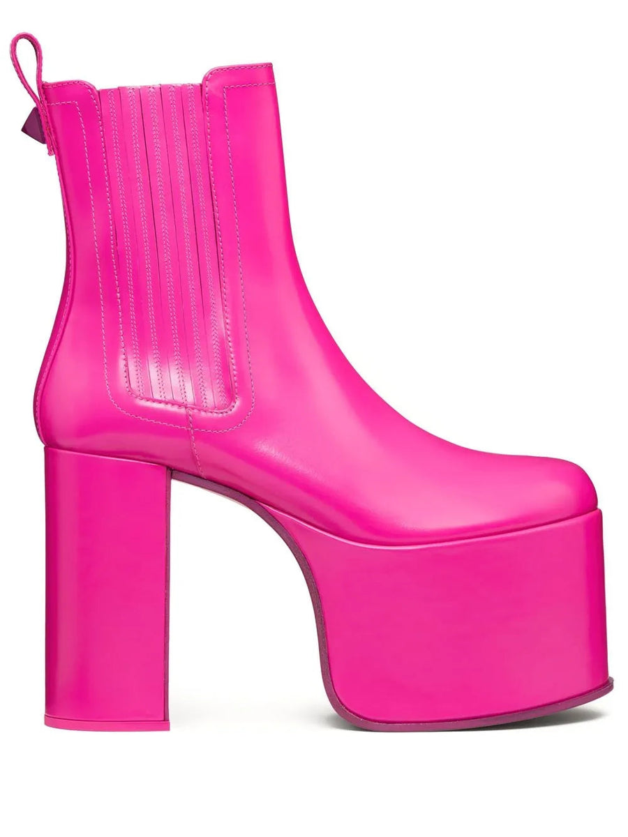 8.06E+12 women/shoes/sneakers lifestyle shot premium designer piece