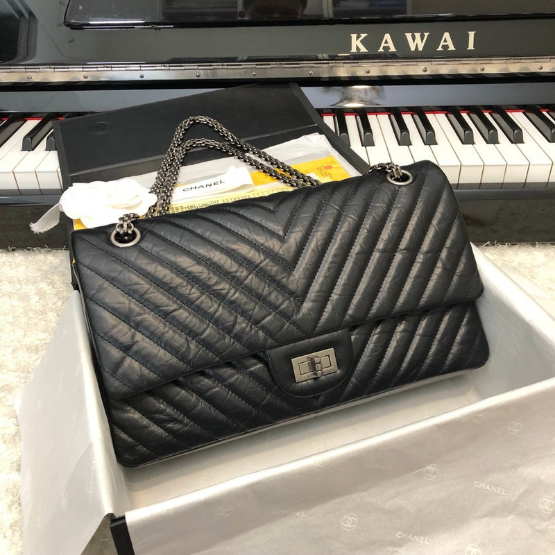  women's handbag, spacious design, view 2