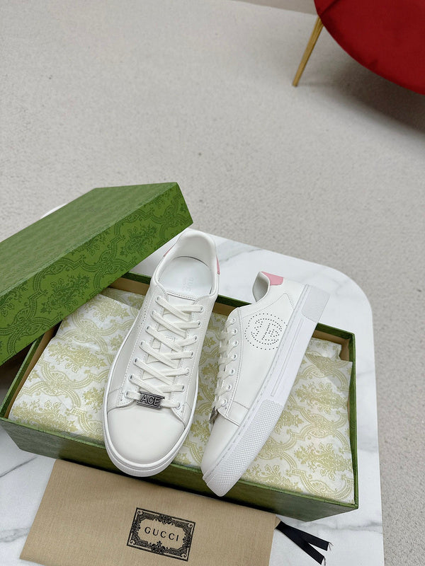 Side profile of Gucci clean off-white sneakers padded collar comfort