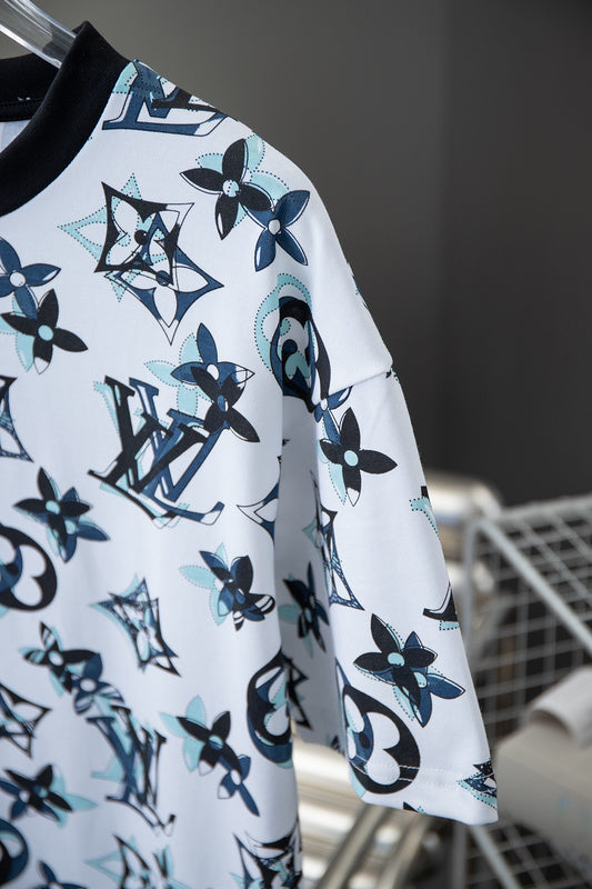 Full styled look of Louis Vuitton cotton t-shirt with logo-detail design