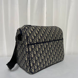 Handle and strap detail of premium elevated women's handbag – women's premium purse