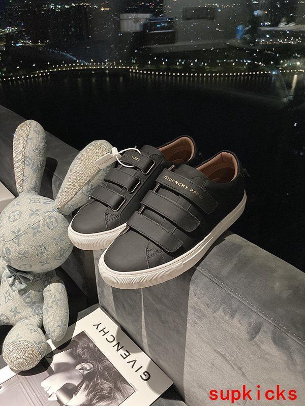 Givenchy Grey Low-Top Sneakers - Toe Detail View
