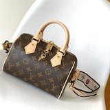  Modern shopper bag front view 19