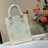  Understated shopper bag front view