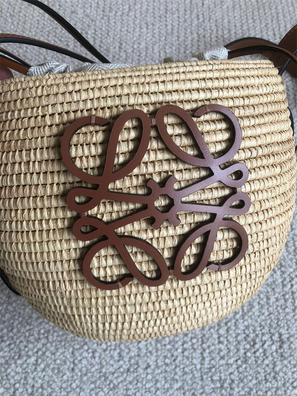 Ziva's Charm handbag – close-up view (20cm*19cm*11cm)