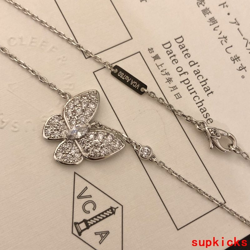 Front view of Van Cleef & Arpels unisex jewelry piece