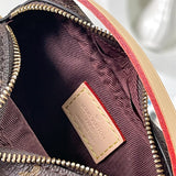  everyday crossbody bag detail view showing craftsmanship 8