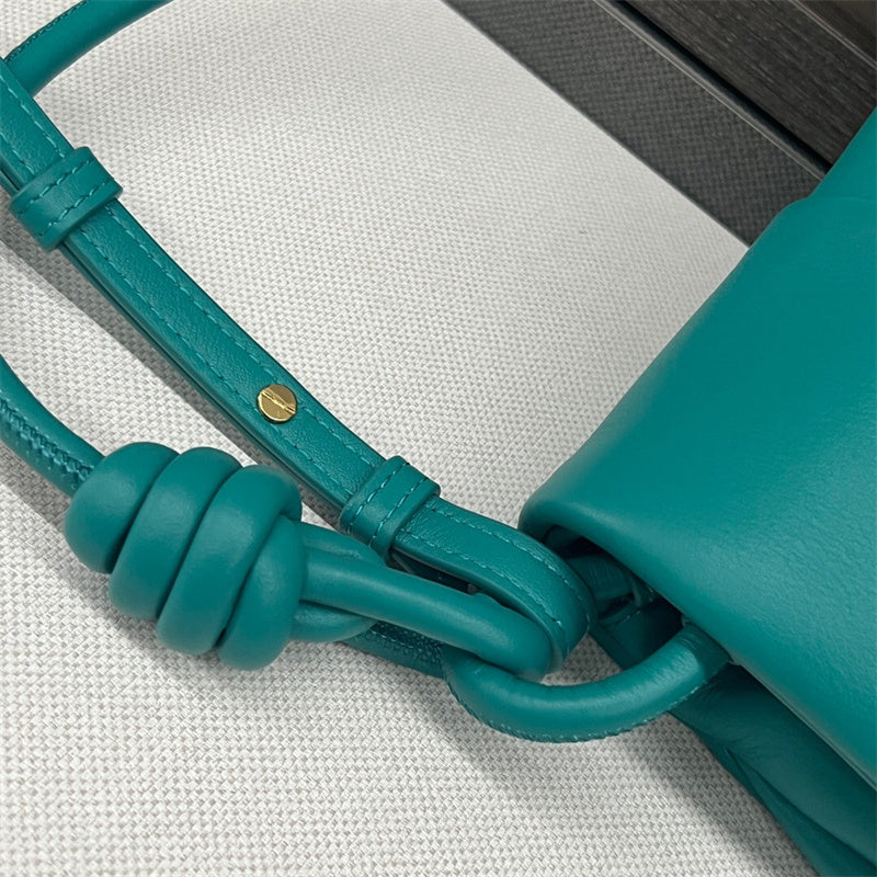 Ziva's Charm handbag – close-up view (25cm*8cm*17cm)