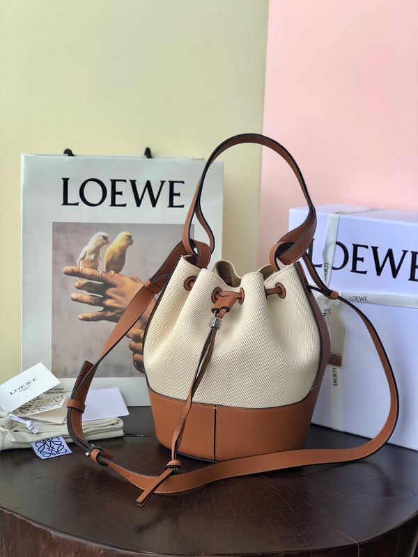 Ziva's Charm handbag – carry view (18cm*25cm*13.5cm)