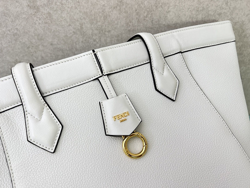 Ziva's Charm handbag – close-up view (15cm*18.5cm*18cm)