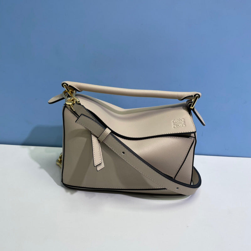 Ziva's Charm handbag – close-up view (16.5cm*24cm*10.5cm)