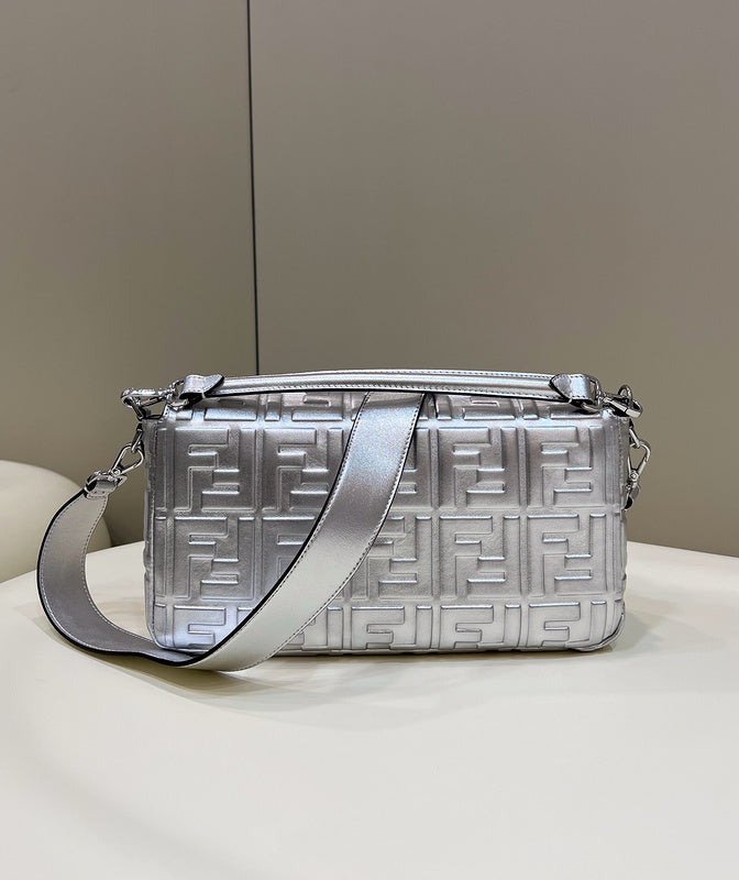 Ziva's Charm handbag – close-up view (Standard Size)