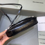 Statement Premium PU Leather Handbag - Everyday Elegance | Women's Fashion Handbag #355 - hardware and detail close-up (image 5) of designer-inspired handbag