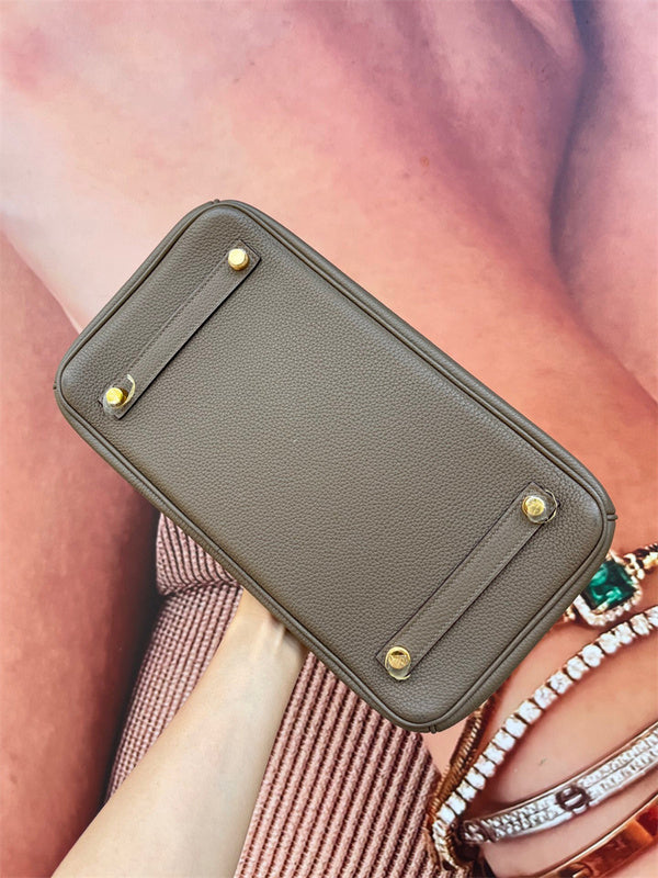 Effortless handbag styled for everyday wear