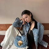  Versatile shoulder bag carried on shoulder